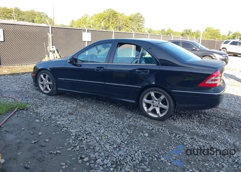 2007 Mercedes-Benz C 230 Sport z USA, uszkodzony, nr VIN WDBRF52H67F923787